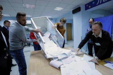 У Дніпропетровську пораховано вже більшу половину голосів